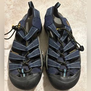 Keen Whisper Close Toes Sandal Womens 7